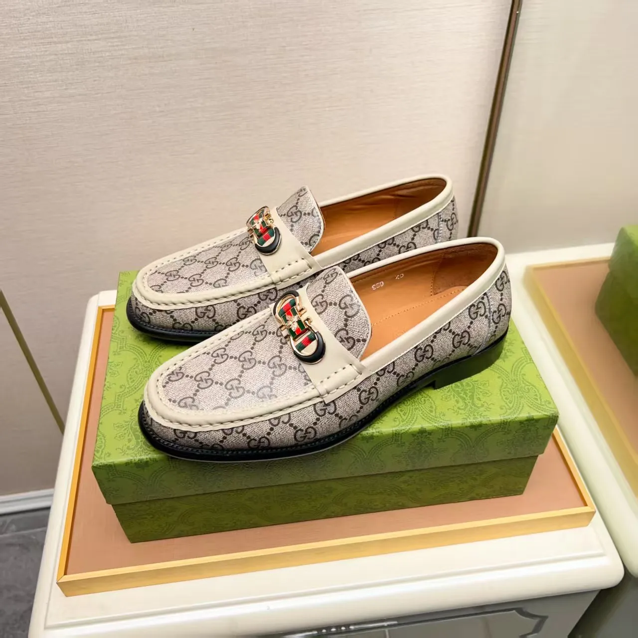 Men's men's shoes 💰460 🆘【GUCCI】Gucci ·🐂里· Hot-selling pea shoes top brand luxury, top quality, the latest fashion pea shoes.. The upper is made of original first-layer cowhide. (Full first-layer water-dyed 🐂 leather·inner). The original stylish and stylish soft rubber wear-resistant and non-slip outsole is light and comfortable on the foot, available in 3 colors! Matching code: 38-44 (customized at 45.46.47)